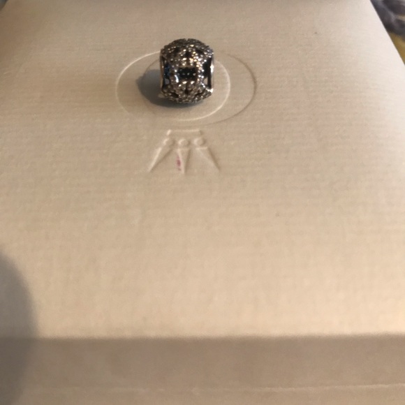 Pandora limited edition snowflake charm - Picture 3 of 4